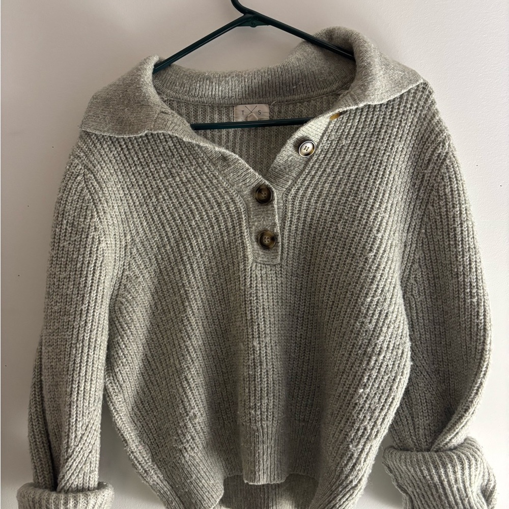 Cozy V-Neck Sweater in Light Gray